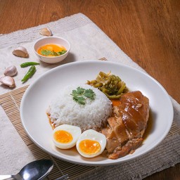 ข้าวขาหมูไข่ต้มยางมะตูม