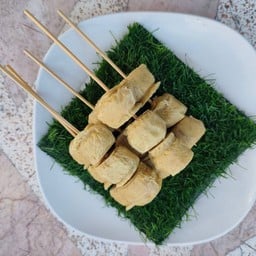 น้องไกด์ลูกชิ้นทอด สามแยกพัฒนาคุ้ม3