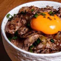 Hiroshi izakaya ร้านอาหารญี่ปุ่น ฮิโรชิ  (ราเมง ข้าวด้ง ข้าวแกงกะหรี่) สาขา เทพรักษ์-สะพานใหม่