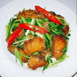 ข้าวปลานิลทอดผัดคื่นช่าย