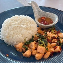 ข้าวกะเพราแซลม่อน