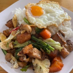 ผัดผักรวมมิตร(ราดข้าว)