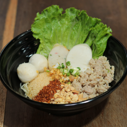 A02.ก๋วยเตี๋ยวลูกชิ้นปลาต้มยำ