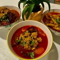 ขนมจีนน้ำเงี้ยวหมูสับ