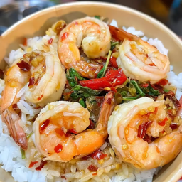 ข้าวผัดกระเพรากุ้งราดข้าว