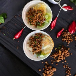 กระเพาหมูสับพริกแห้ง