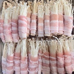 เบคอนพันเห็ดเข็มทอง