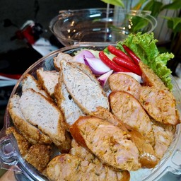 ข้าวใส้อั่วย่าง+แหนมปลากรายทอด