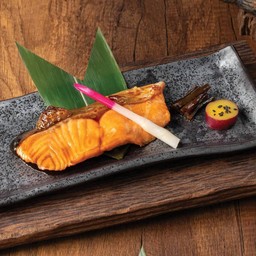 ปลาแซลมอนย่างเกลือ