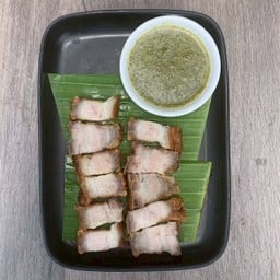 หมูกรอบ น้ำจิ้มซีฟู้ด