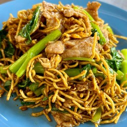 ราดหน้าหมูนุ่มป้าเพ็ญ