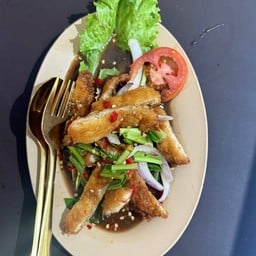 ยำไก่กรอบ