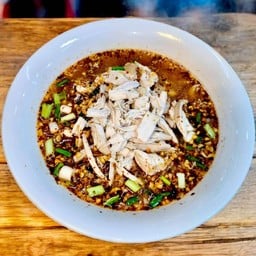 ก๋วยเตี๋ยวไก่ฉีกต้มยำน้ำใส