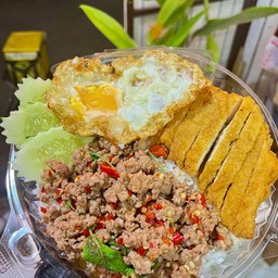 ข้่าวกะเพราหมูสับ+ไก่ทอด+ไข่ดาว