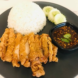 ข้าวไก่ทอด + น้ำจิ้มไก่