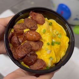 ข้าวไข่ขยี้หน้ากุนเชียง