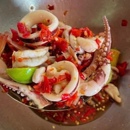 ยำปลาหมึก (เหลาปลาหมึก)