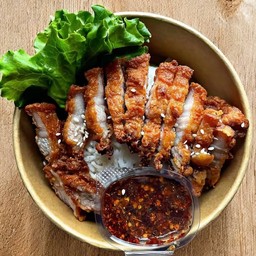 ข้าวหน้าหมูสามชั้นทอด