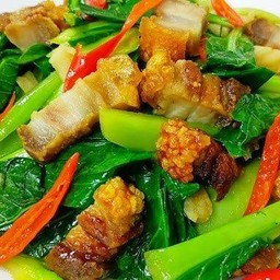 คะน้าหมูกรอบ (กับข้าว)