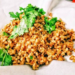 ข้าว-หมูกระเทียมพริกไทย