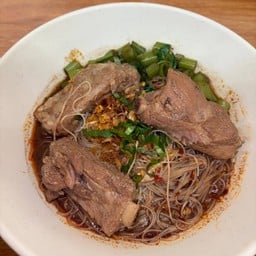 ก๋วยเตี๋ยวซี่โครงตุ๋น