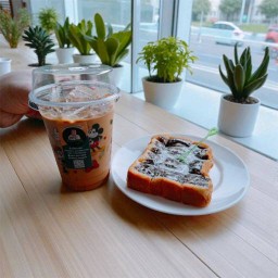 สาคร คาเฟ่ (กาเเฟสด ขนมปังปิ้ง 24 ชม Es-yen ข้าวไข่ข้น) สาคร คาเฟ่