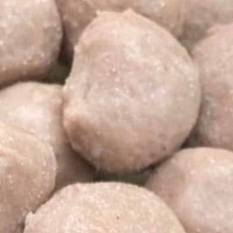 กะเพราลูกชิ้นเนื้อ