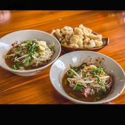 ก๋วยเตี๋ยวเรือวัดบรม  ข้าง รพ.ยุดยา