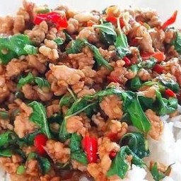 กระเพราราดข้าว
