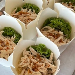 โดนเส้น - หมี่ไก่ฉีก