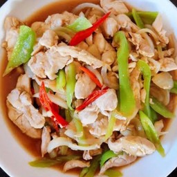 ผัดพริกหยวกไก่ราดข้าว