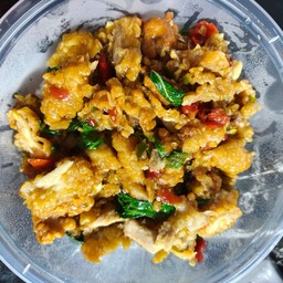 กระเพรา+ไก่กรอบ