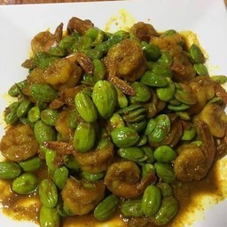 กุ้งผัดเครื่องแกงสะตอ