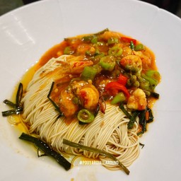 บะหมี่กุ้งแดง