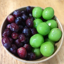 องุ่นแดงผสมองุ่นไซมัสคัท