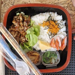คุณหญิงข้าวกล่องญี่ปุ่น ตลาดจอมพล