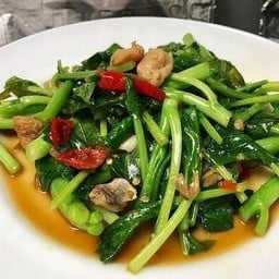 คะน้าผัดปลาเค็ม
