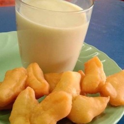 น้ำเต้าหู้ปาท่องโก๋วัดเลา ต้นตำหรับ