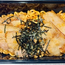 รามยอนซัมยังหน้าหมูสามชั้นสไตล์เด็กอ้วน