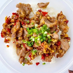 ข้าวเหนียว หมูพริกเกลือ