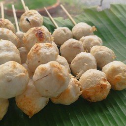 ลูกชิ้นเอ็นหมู พร้อมน้ำจิ้มรสเด็ด ทำจากมะเขือเทศ