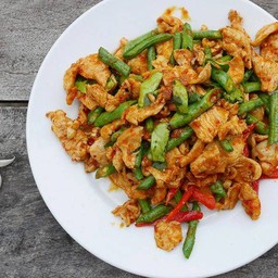 ข้าวผัดพริกแกงหมู