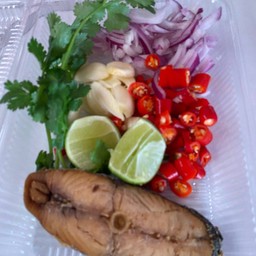 ยำปลาเค็มทรงเครื่อง