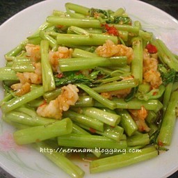 ผักบุ้งผัดกะปิกุ้งสด