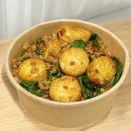 กะเพราเต้าหู้ไข่