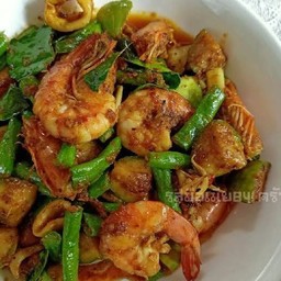 ผัดเครื่องแกง