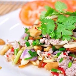 ยำตะไคร้  ( หมูสับ )