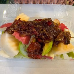ยำผลไม้สดเจ็ดสหาย