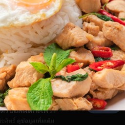 ผัดกระเพราไก่ไข่ดาวราดข้าว