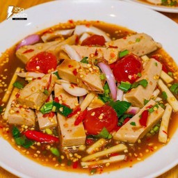 ยำหมูยอไข่แดงเค็ม